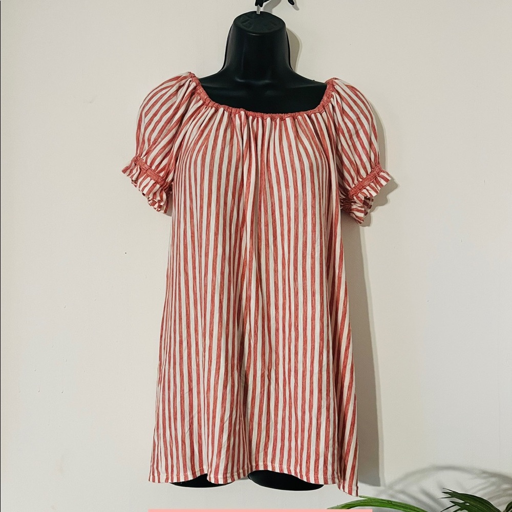 Max Studio red/white puff sleeve long FLOWY top